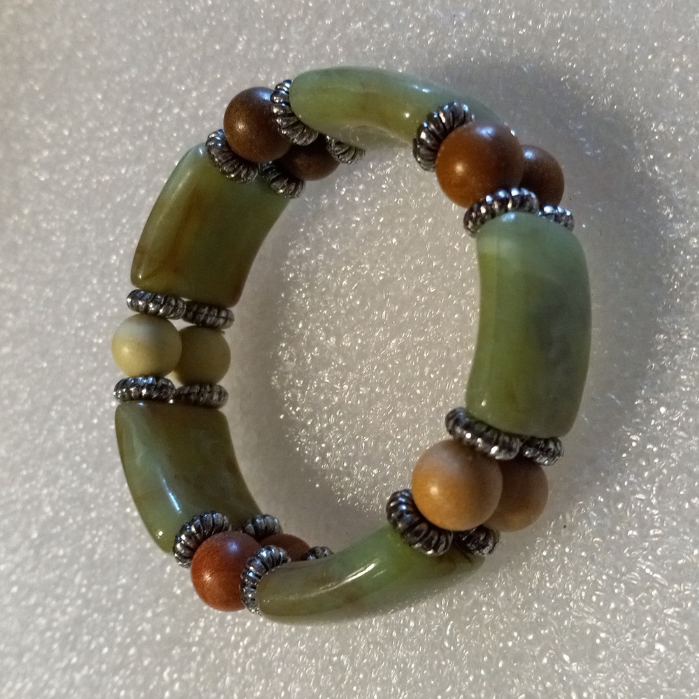 Vintage acrylic stretchy bracelet.